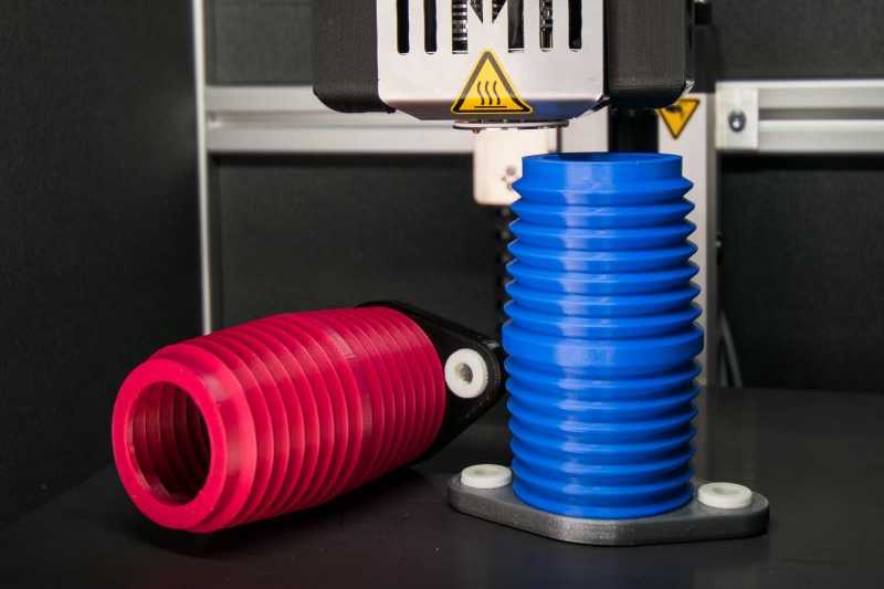 Multimaterial-Druck in einem Druckvorgang gedruckt: Gummimanschette mit Flansch